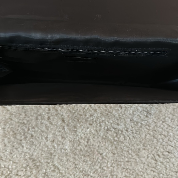 Black clutch with bow. - Picture 3 of 3